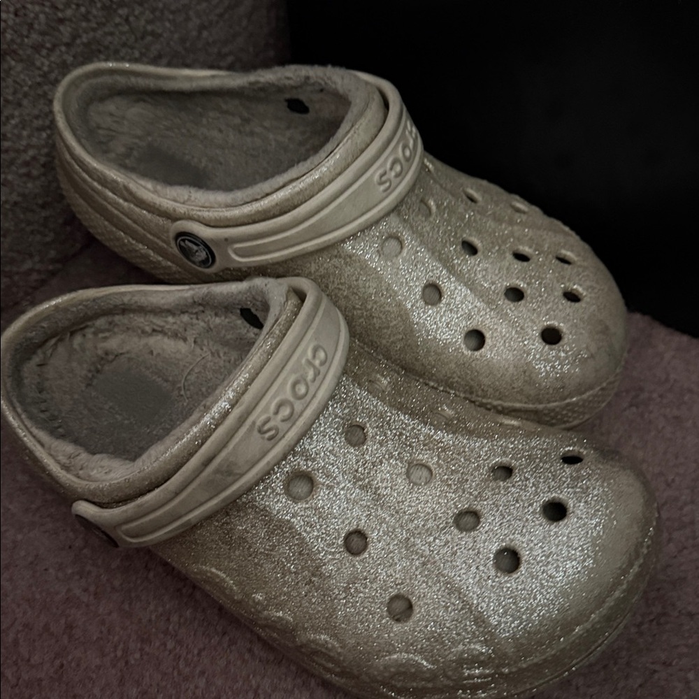 CROCS Sparkling Gold strap with lining inside